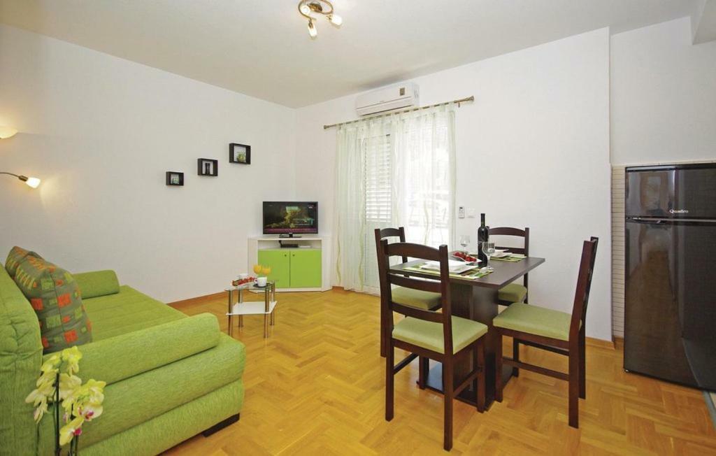 Villa Em Makarská Exteriér fotografie