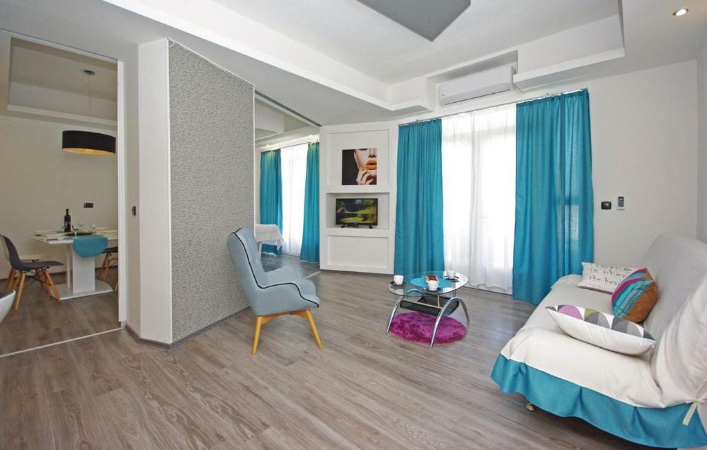 Villa Em Makarská Exteriér fotografie